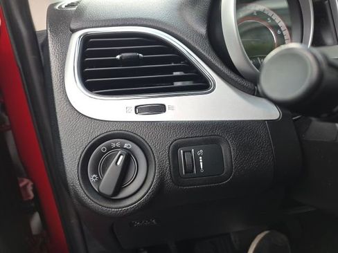 Used 2015 Dodge Journey American Value Package w/ Flexible Seating Group FWD image 11