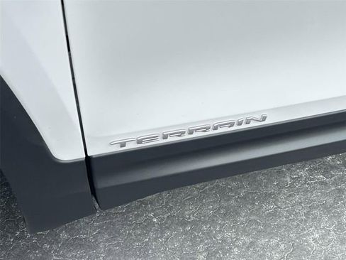 Used 2024 GMC Terrain SLE w/ Driver Convenience Package image 30