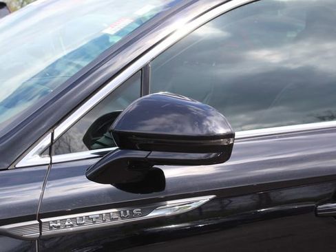 Used 2023 Lincoln Nautilus Reserve AWD/4WD image 13