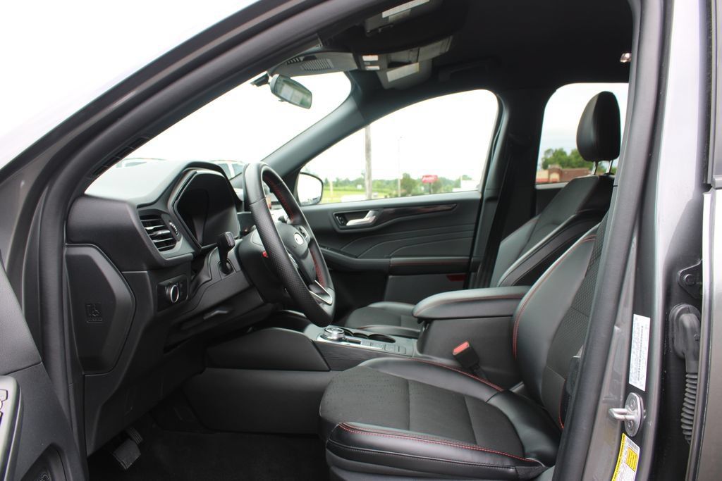 Used 2025 Ford Escape ST-Line FWD image 21