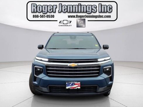 Used 2025 Chevrolet Traverse LT w/ Sun and Wheel Package image 7