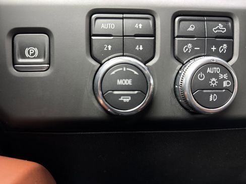 Used 2024 GMC Sierra 3500 Denali Ultimate image 19