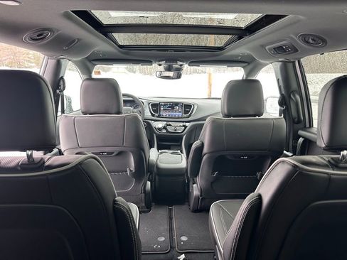 New 2026 Chrysler Pacifica Limited w/ S Appearance Package image 28