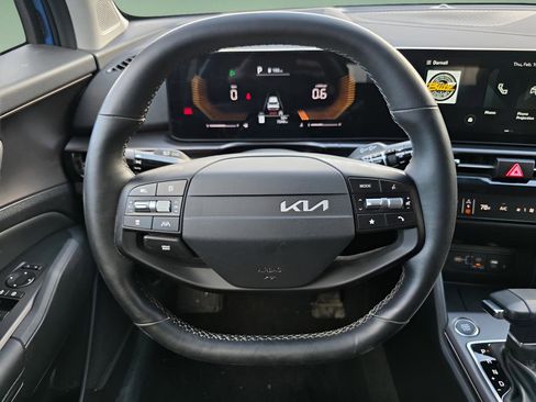 Used 2026 Kia Sportage EX FWD image 24