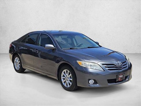 Used 2011 Toyota Camry XLE w/ XLE Extra-Value Pkg #1 FWD image 3