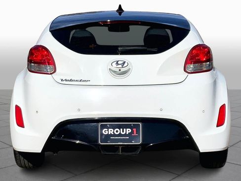 Used 2013 Hyundai Veloster w/ Style Pkg image 4