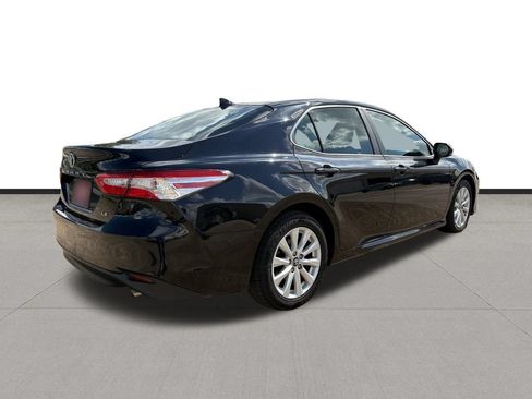 Used 2020 Toyota Camry LE FWD image 5