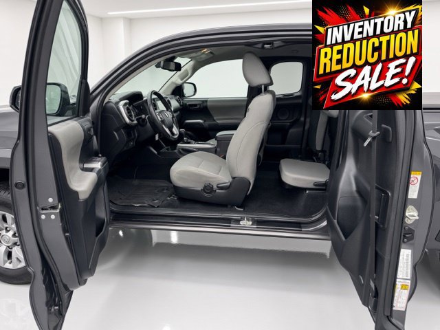Used 2018 Toyota Tacoma SR5 AWD/4WD image 4