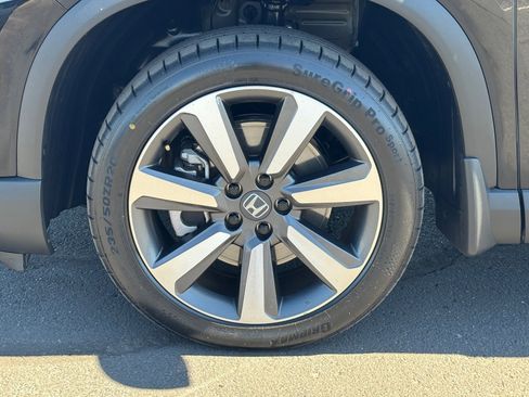 Used 2023 Honda Pilot Touring image 11