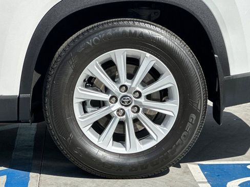 Certified 2024 Toyota Grand Highlander FWD image 27