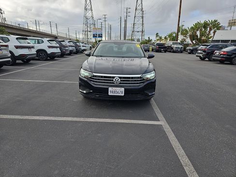 Certified 2021 Volkswagen Jetta SE w/ SE Cold Weather Package image 2