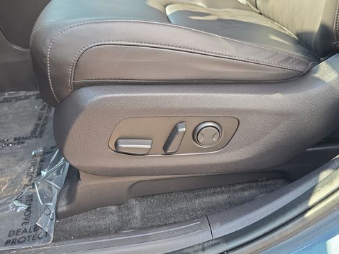 Certified 2024 Kia Carnival EX FWD image 21