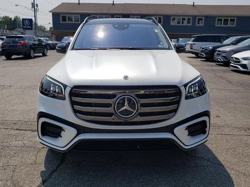Used 2024 Mercedes-Benz GLS 450 4MATIC image 3