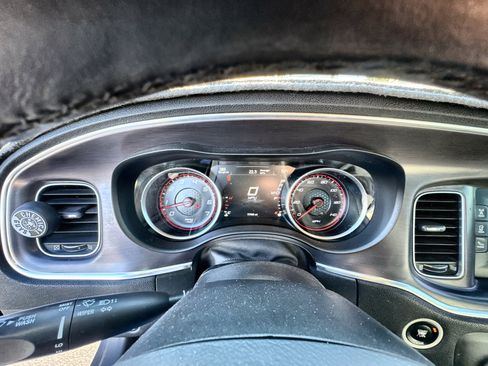 Used 2016 Dodge Charger SE image 11