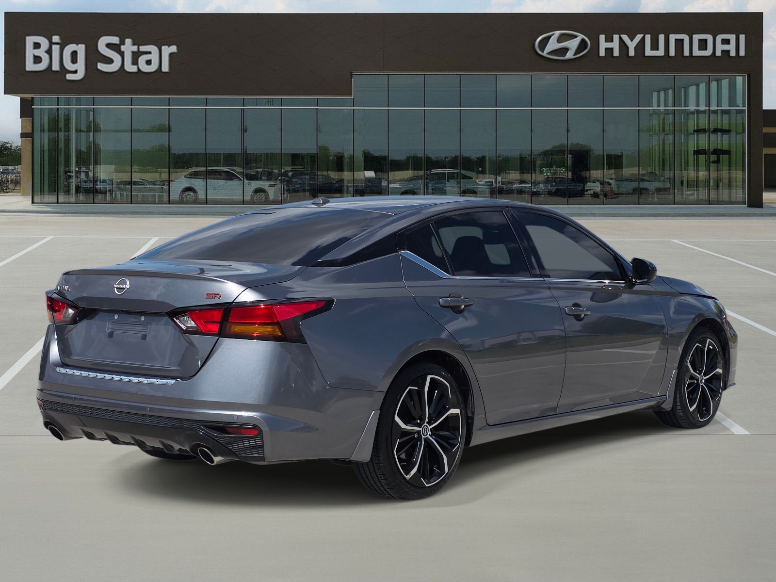 Used 2023 Nissan Altima 2.5 SR w/ SR Premium Package FWD image 4