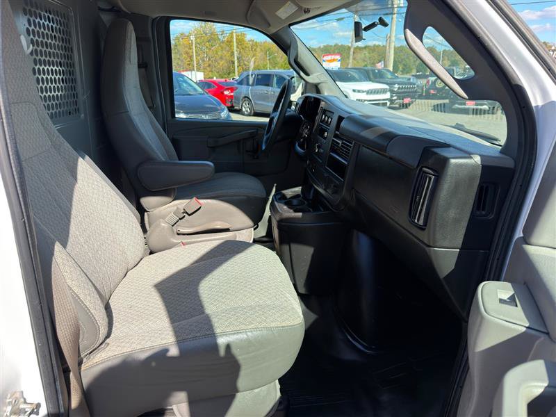 Used 2017 GMC Savana 2500 RWD image 17