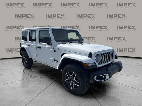 Used 2025 Jeep Wrangler Sahara image 7