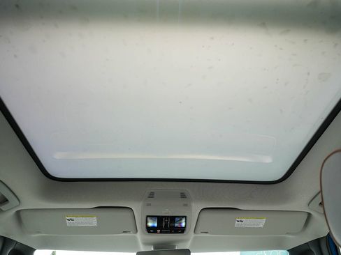 Certified 2025 Volkswagen ID. Buzz 1st Edition RWD image 17