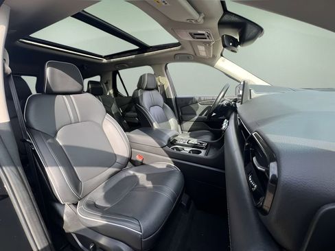 Used 2023 Honda Pilot Elite image 11