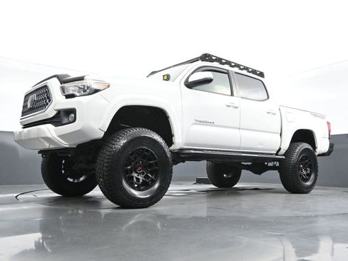 Used 2019 Toyota Tacoma TRD Sport image 43