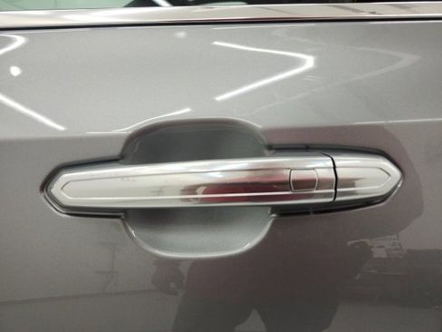 Used 2024 Cadillac XT4 Luxury w/ Cold Weather Package image 11