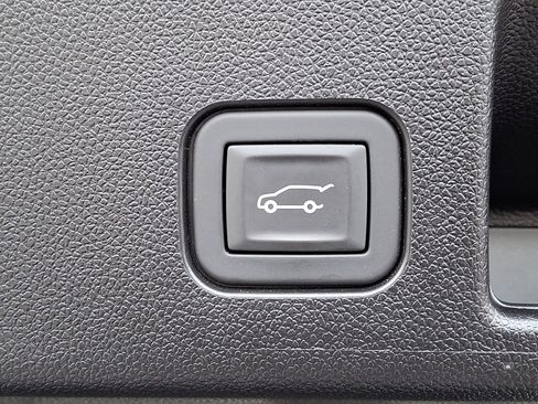 Used 2025 Chevrolet Equinox EV LT w/ Convenience Package image 27