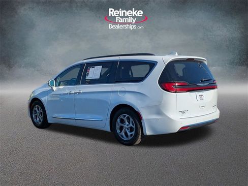 Used 2022 Chrysler Pacifica Limited image 8