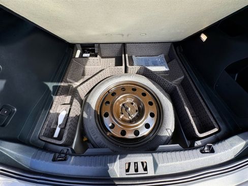 Used 2019 Ford Edge SE image 35