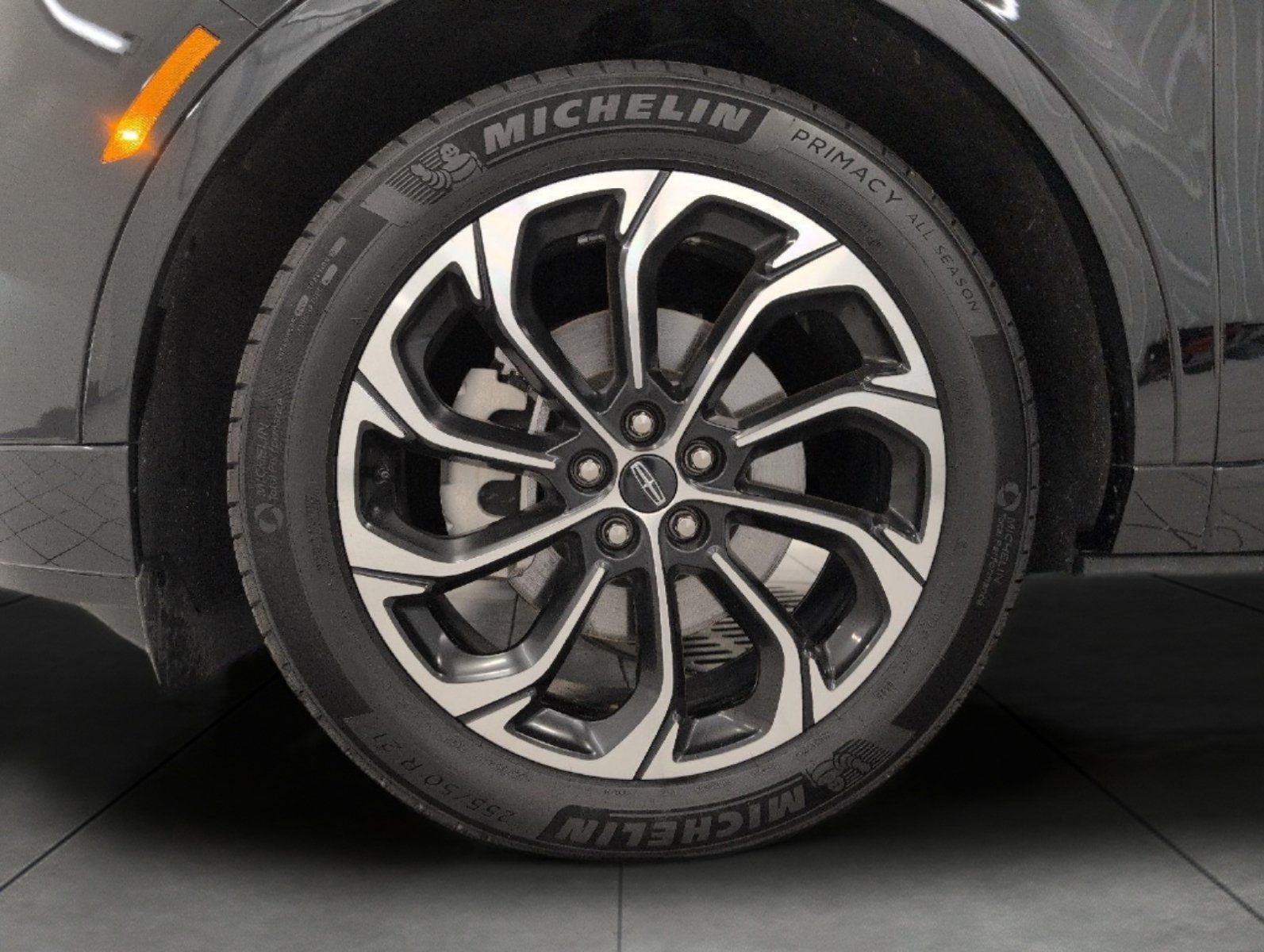 Used 2025 Lincoln Nautilus Reserve AWD/4WD image 4