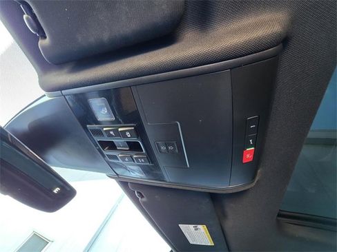 Used 2020 Volkswagen Atlas Cross Sport SEL image 28