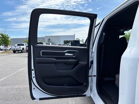 Used 2026 RAM 1500 4x4 Crew Cab image 53