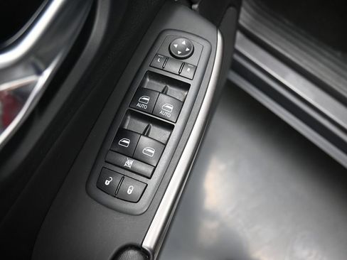 Used 2020 Jeep Cherokee Latitude Lux w/ Comfort/Convenience Group image 12