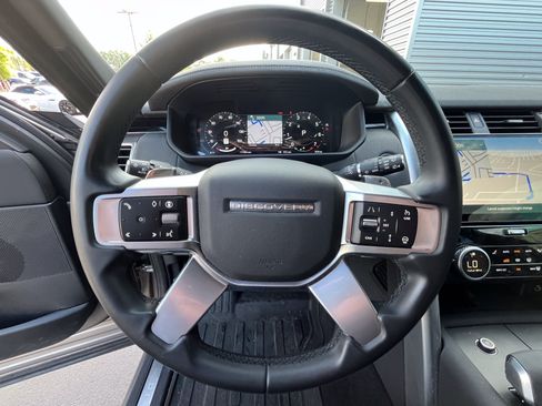 Used 2025 Land Rover Discovery S AWD/4WD image 6