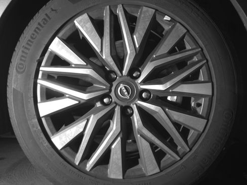 Used 2025 Nissan Altima 2.5 SV image 13