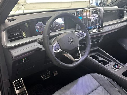 New 2026 Volkswagen Tiguan SE R-Line FWD image 5