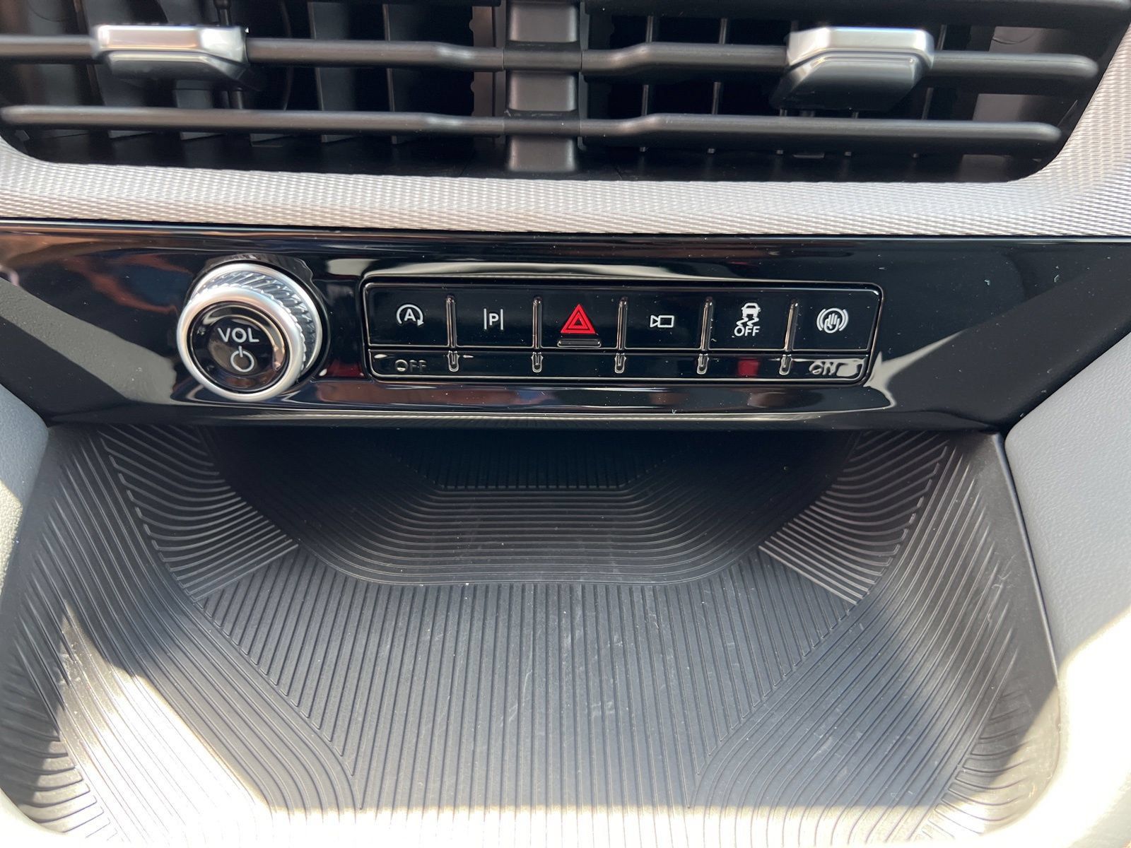 New 2026 Ford Explorer Active AWD/4WD image 27