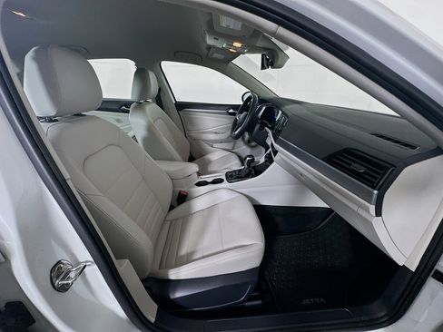 Used 2024 Volkswagen Jetta SE image 31