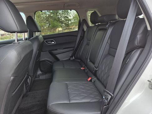 Certified 2025 Nissan Rogue Platinum w/ Tech Package image 17