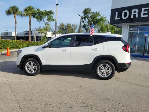 Used 2024 GMC Terrain SLE FWD image 8