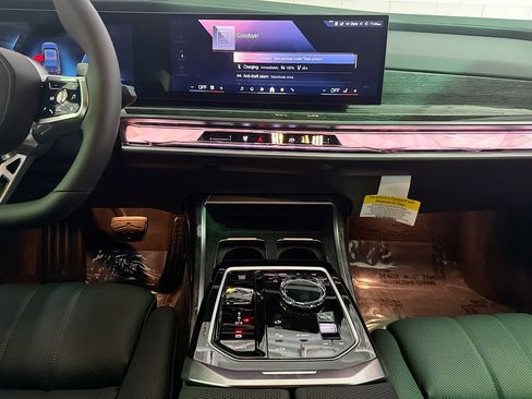 New 2026 BMW 750e xDrive image 18