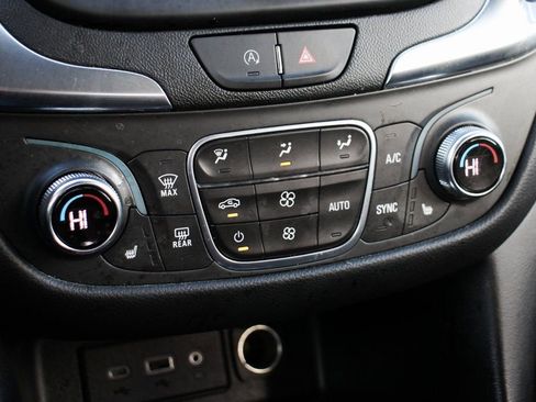 Used 2022 Chevrolet Equinox LT w/ Driver Convenience Package image 30