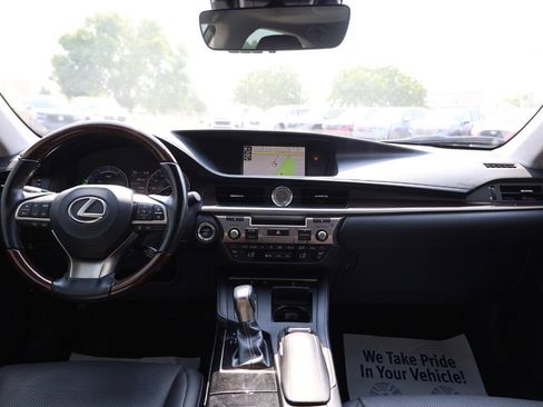 Used 2018 Lexus ES 300h w/ Navigation Package FWD image 14