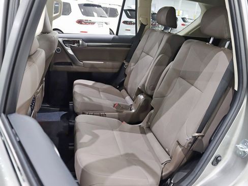 Used 2023 Lexus GX 460 Premium w/ Accessory Package image 28