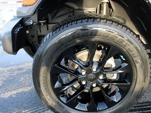 Used 2023 Jeep Wrangler Unlimited Sahara w/ Cold Weather Group image 10