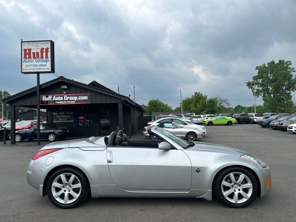 Used 2005 Nissan 350Z Touring RWD image 12