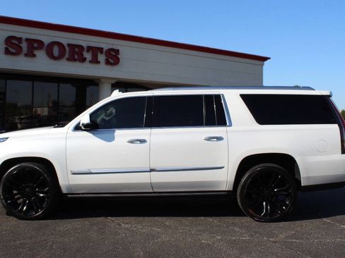 Used 2019 Cadillac Escalade ESV Premium Luxury image 6