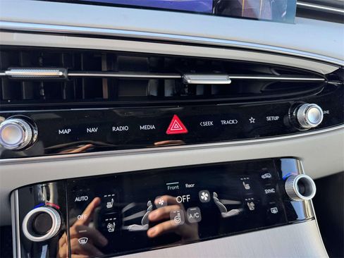 Certified 2026 Genesis GV70 2.5T Advanced image 23