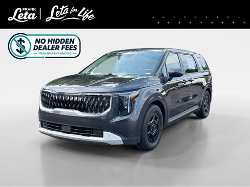 Used 2025 Kia Carnival FWD image 1