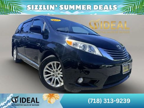 Used 2017 Toyota Sienna XLE w/ Protection Package FWD image 1