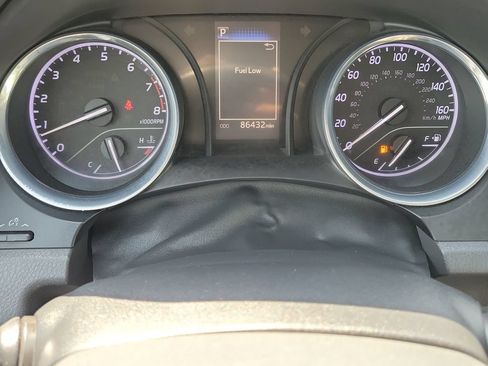 Used 2018 Toyota Camry SE FWD image 13